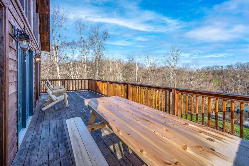 Dog Friendly! Views! Hot Tub! Close To Pf! Gsmnp Sevierville Exterior foto